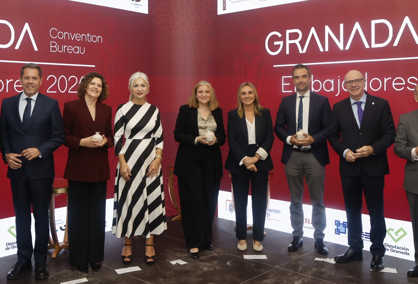 De izquierda a derecha: Gerardo Cuerva, presidente de la Cámara de Comercio de Granada; Susana Sánchez, vicepresidenta del ICPFA; Patricia del Pozo, consejera de Cultura de la Junta de Andalucía; Marifrán Carazo, alcaldesa de Granada, y Pedro Mercado, rector de la Universidad de Granada